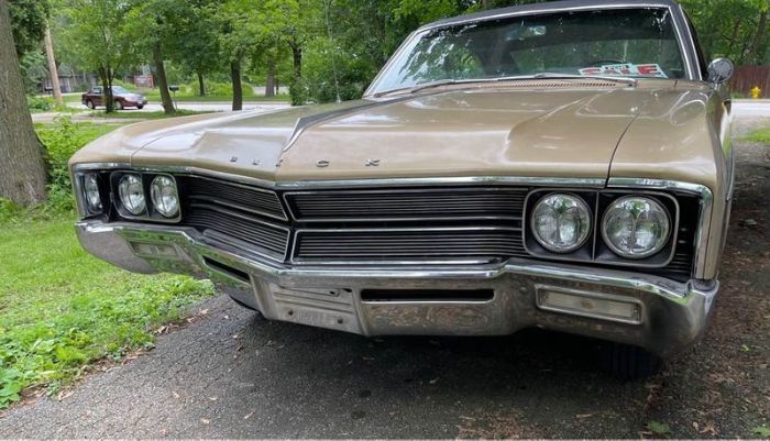 Buick-Wildcat-1967-Gold-Black-Leather-5