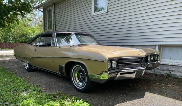 Buick-Wildcat-1967-Gold-Black-Leather-6