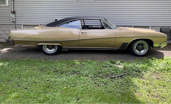 Buick-Wildcat-1967-Gold-Black-Leather-8