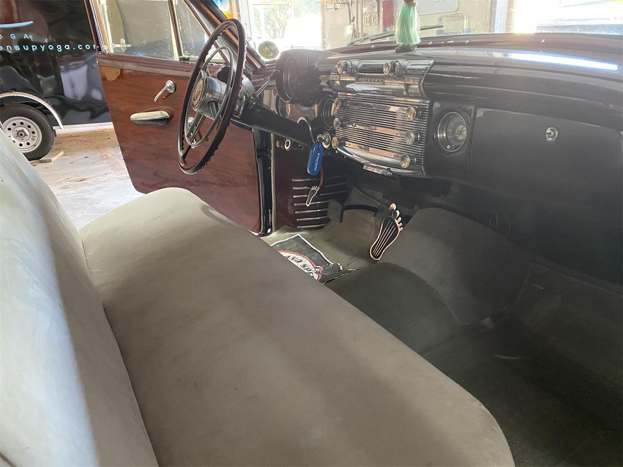 Buick-Woody-wagon-1952-silver-graywood-14