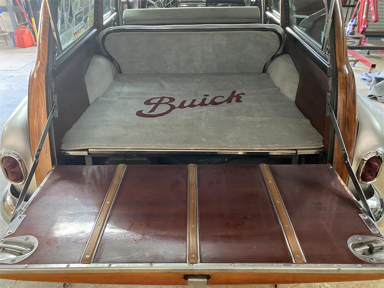 Buick-Woody-wagon-1952-silver-graywood-6