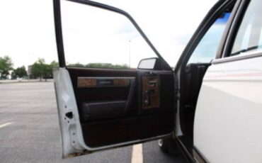 Buick-century-1989-white-11