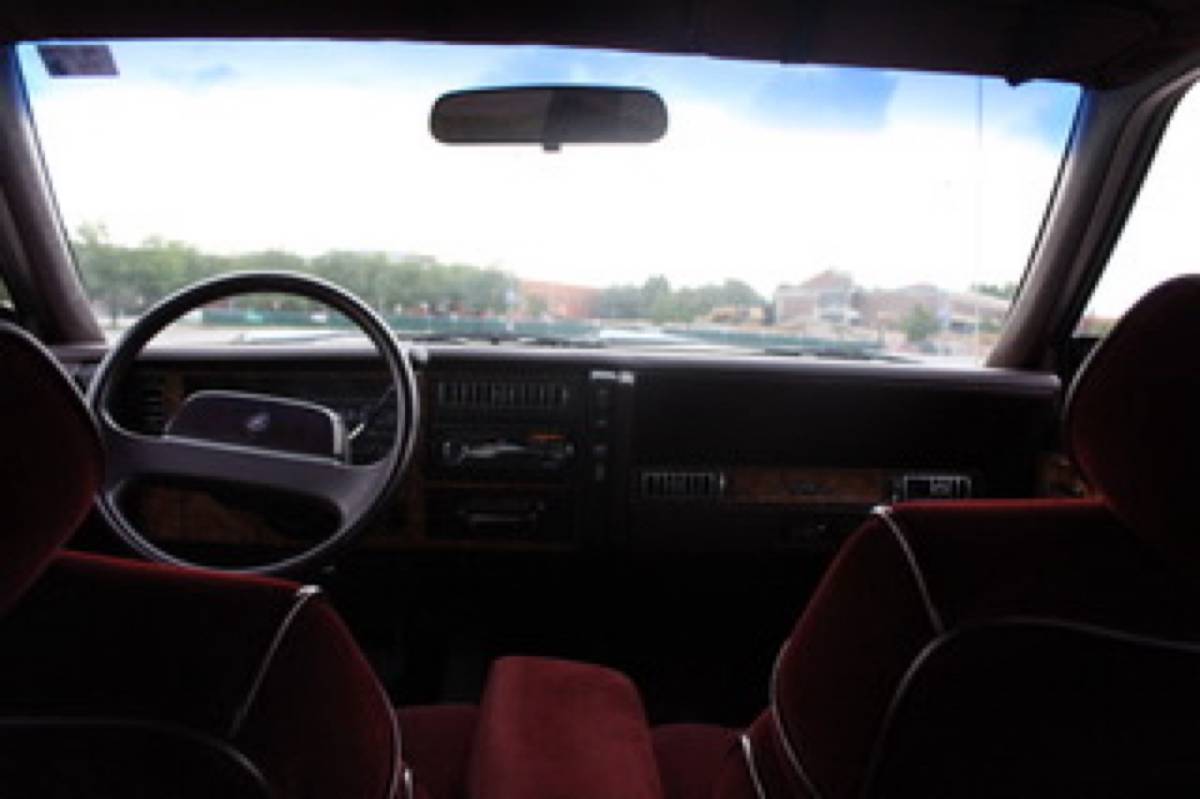 Buick-century-1989-white-12