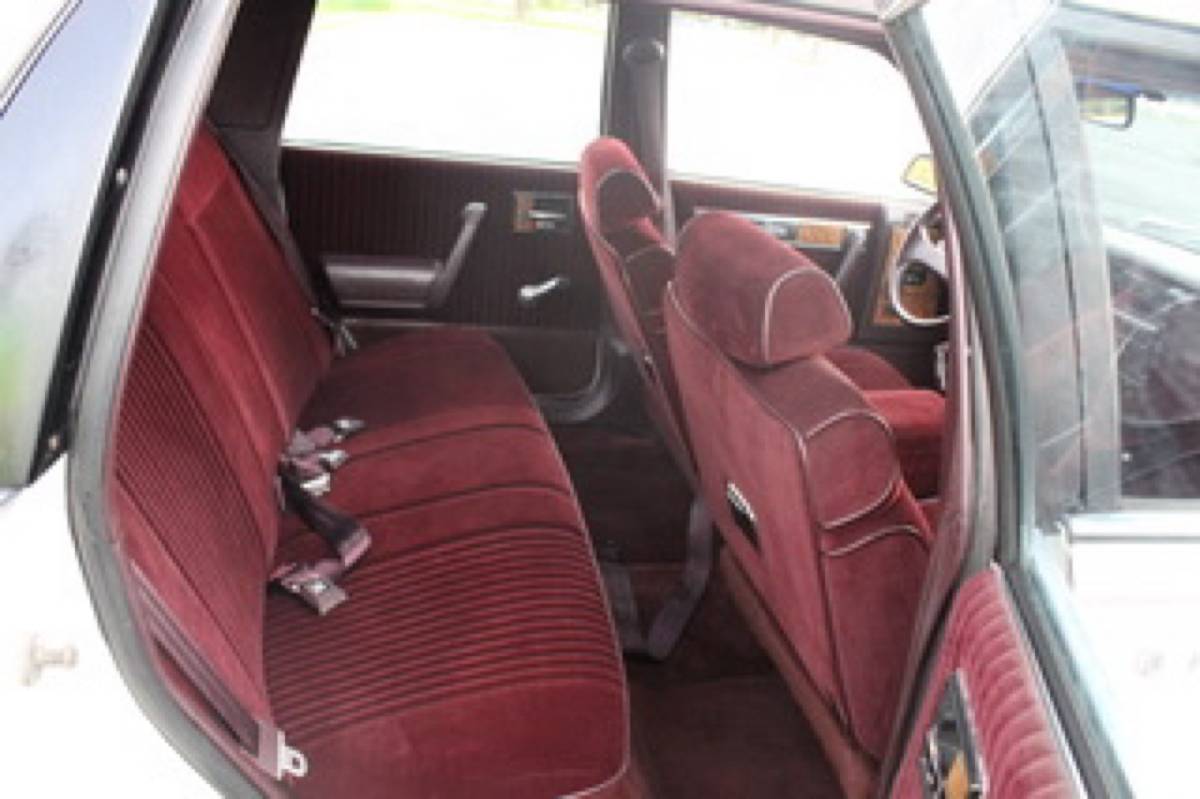 Buick-century-1989-white-14
