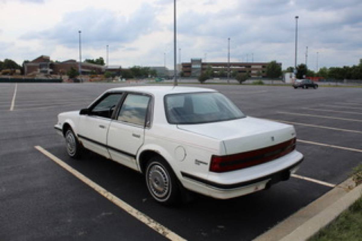 Buick-century-1989-white-2