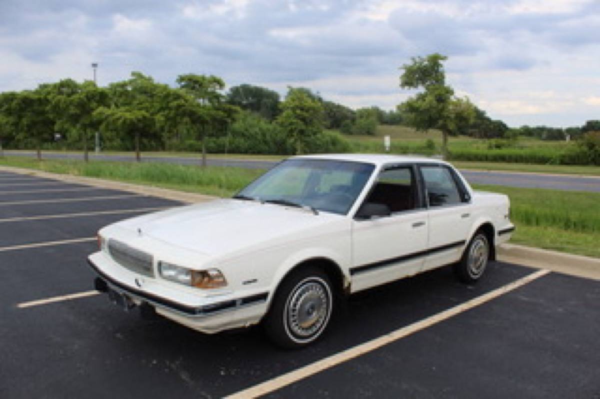 Buick-century-1989-white-3