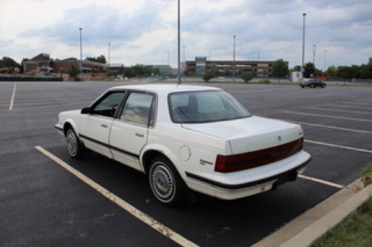 Buick-century-1989-white-4