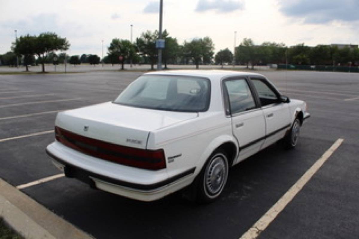 Buick-century-1989-white-5