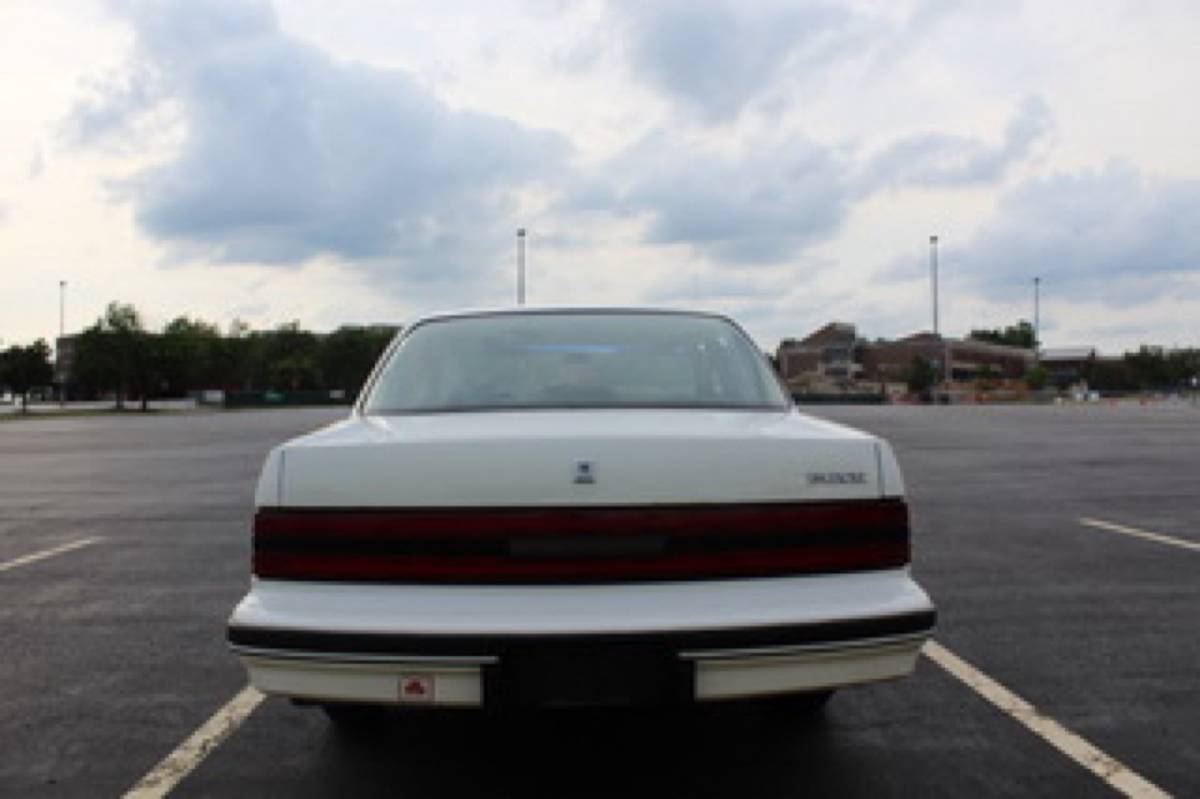Buick-century-1989-white-6