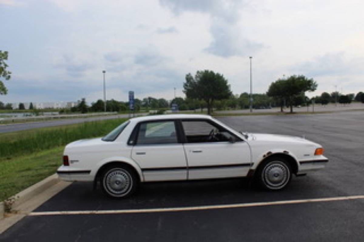 Buick-century-1989-white-9