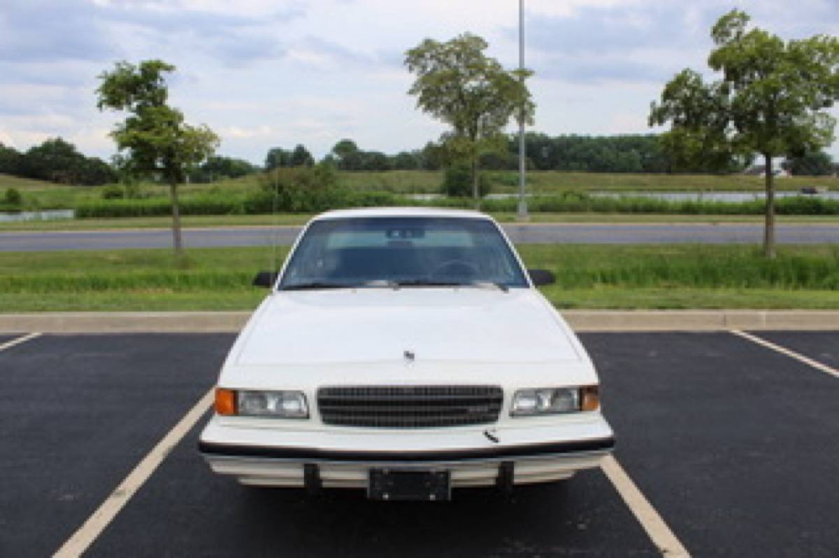 Buick-century-1989-white