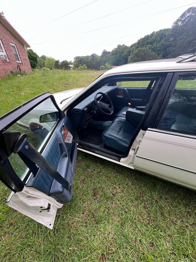 Buick-century-1992-white-13
