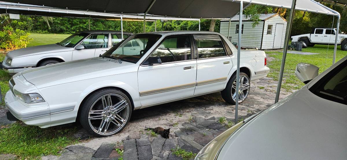Buick-century-1994-white
