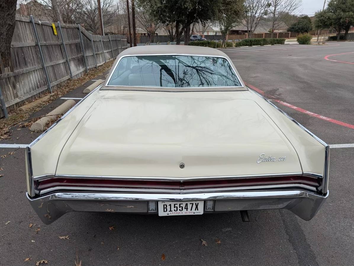Buick-electra-225-1966-white-2