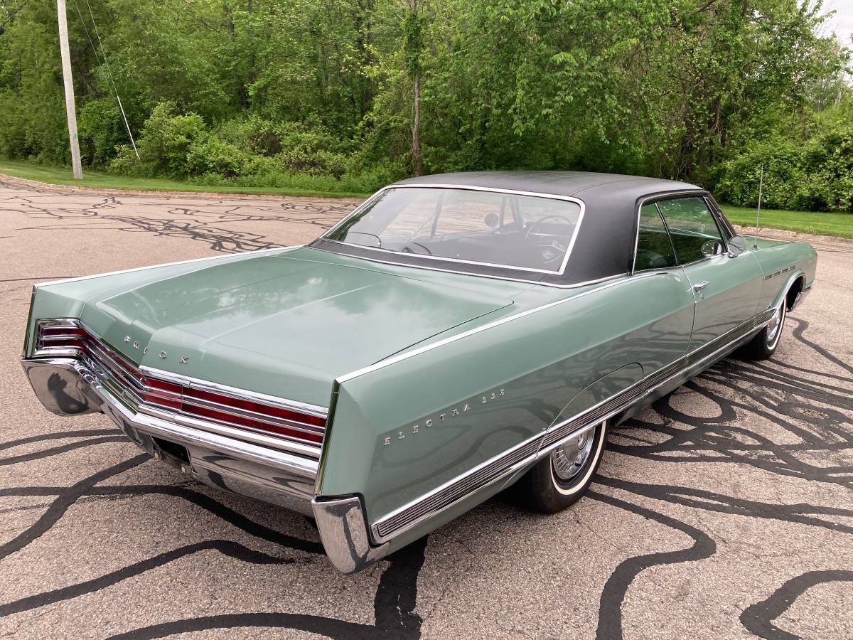 Buick-electra-225-custom-1965-green-5