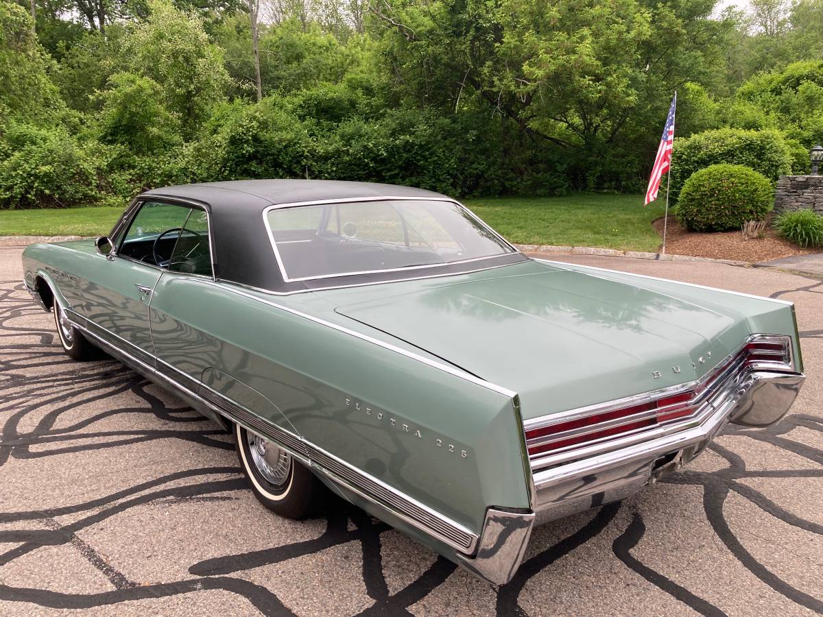 Buick-electra-225-custom-1965-green-7