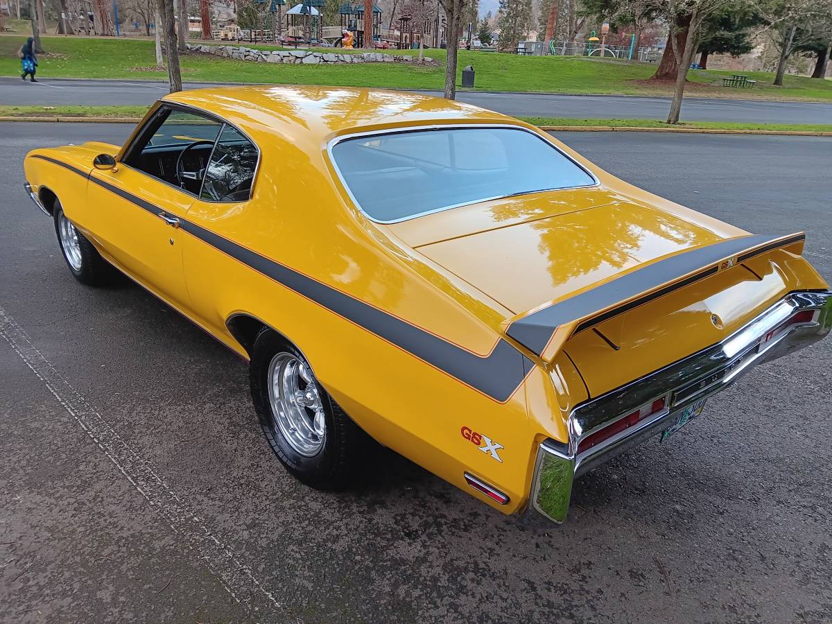 Buick-gsx-1970-yellow-1
