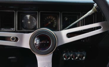Buick-gsx-1970-yellow-21