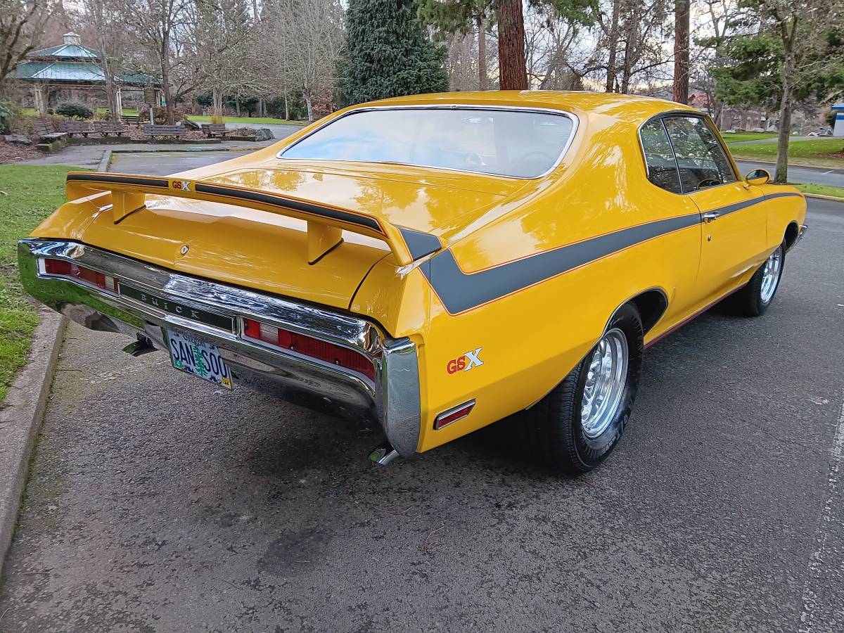 Buick-gsx-1970-yellow-3