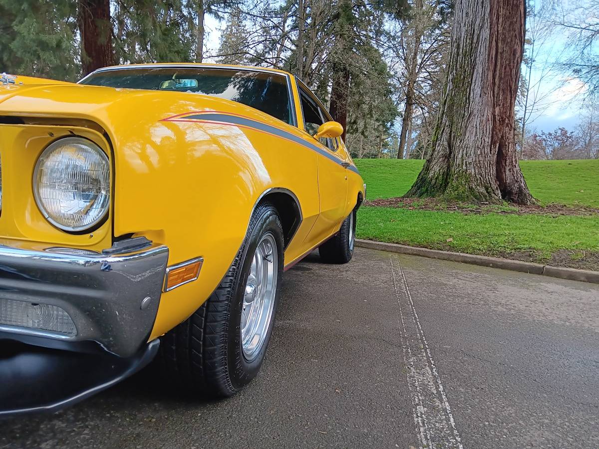 Buick-gsx-1970-yellow-9