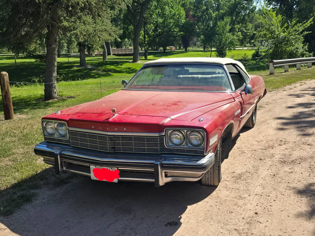 Buick-la-sabre-convertable-1975-red-2