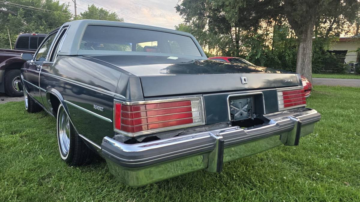 Buick-lasabre-1982-blue-2