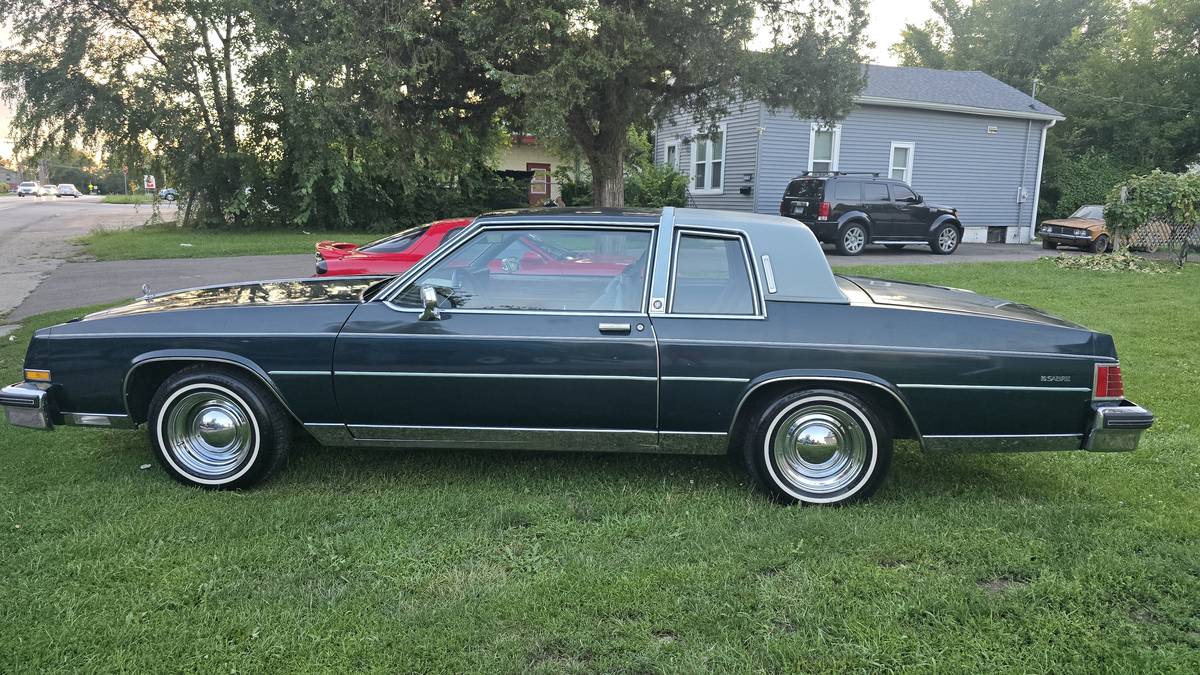 Buick-lasabre-1982-blue-4