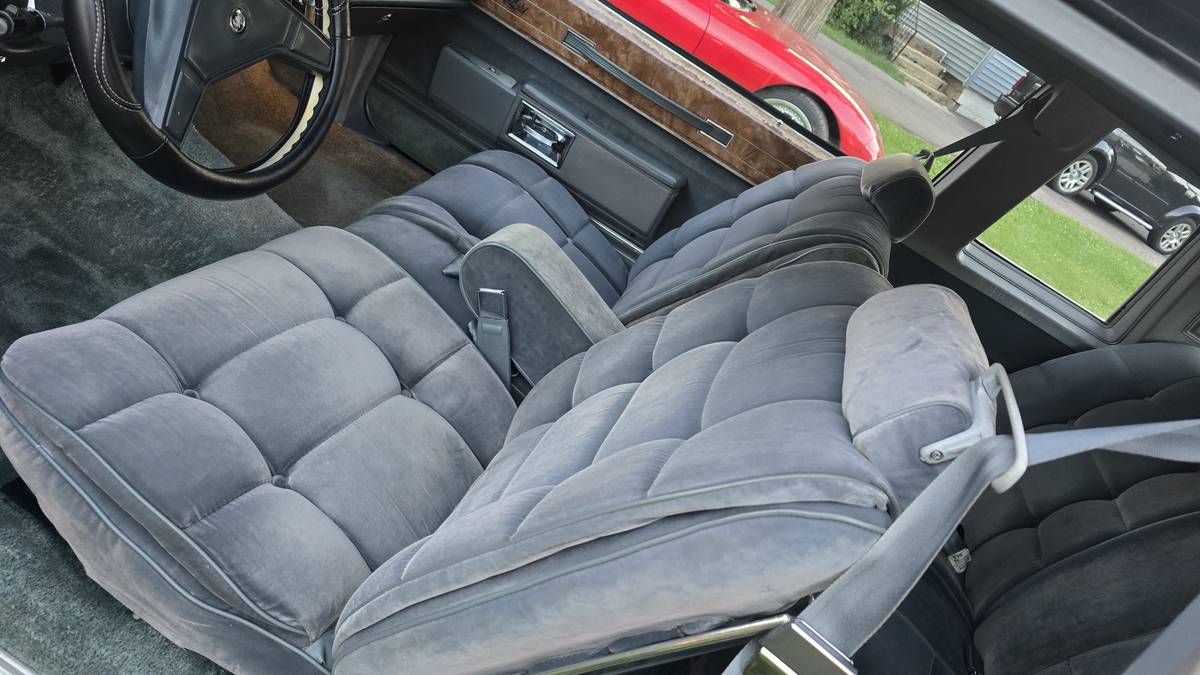 Buick-lasabre-1982-blue-8