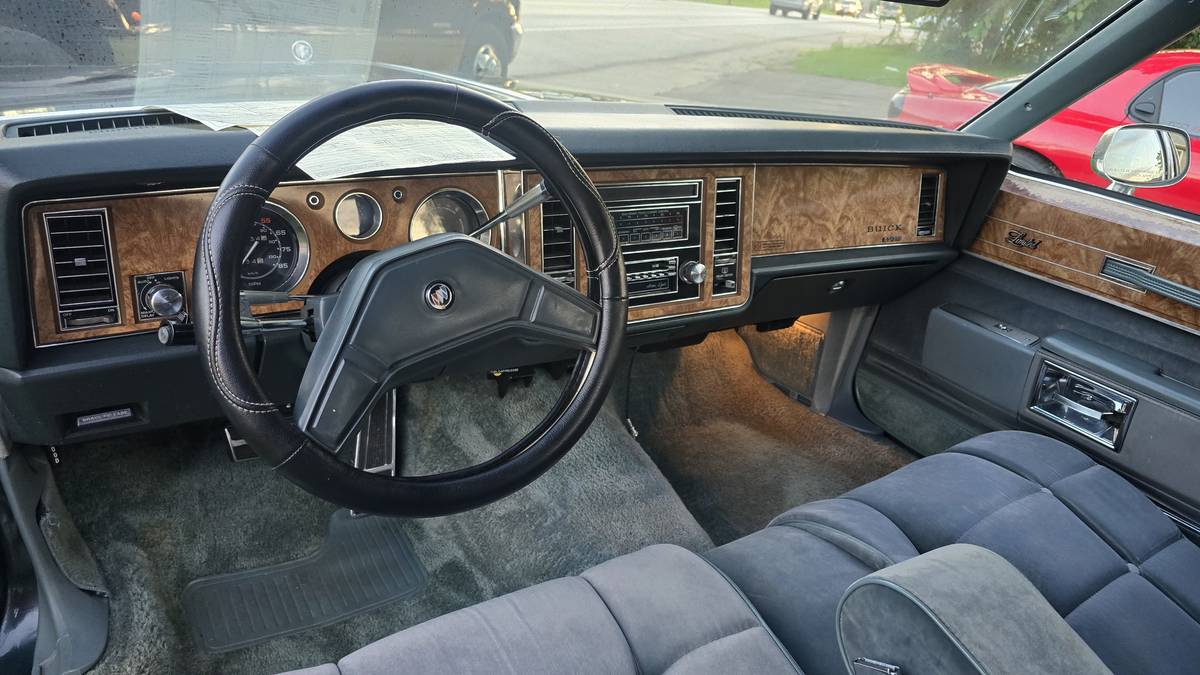 Buick-lasabre-1982-blue