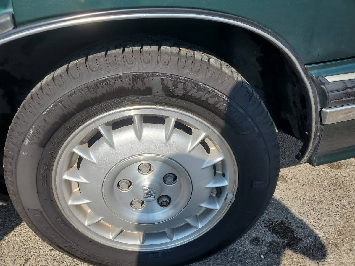 Buick-lesabre-1993-green-9