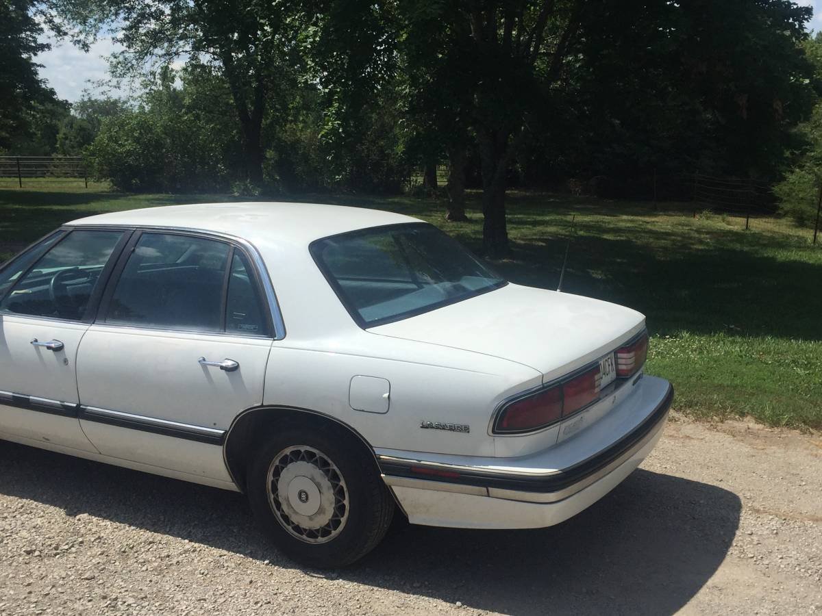 Buick-lesabre-1995-white-2