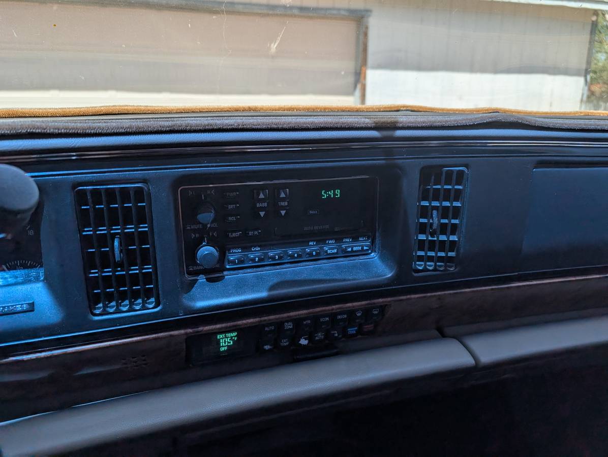 Buick-lesabre-custom-1994-brown-10