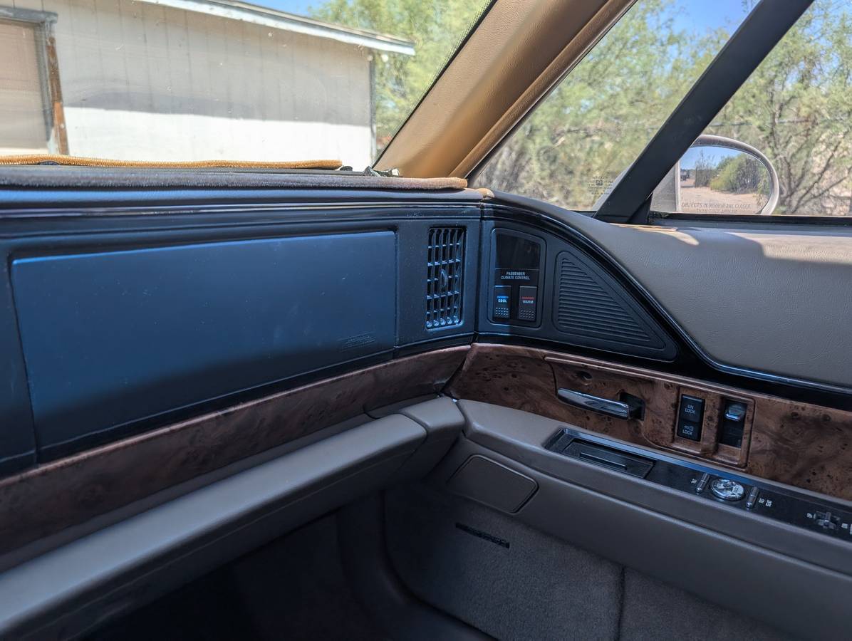 Buick-lesabre-custom-1994-brown-16