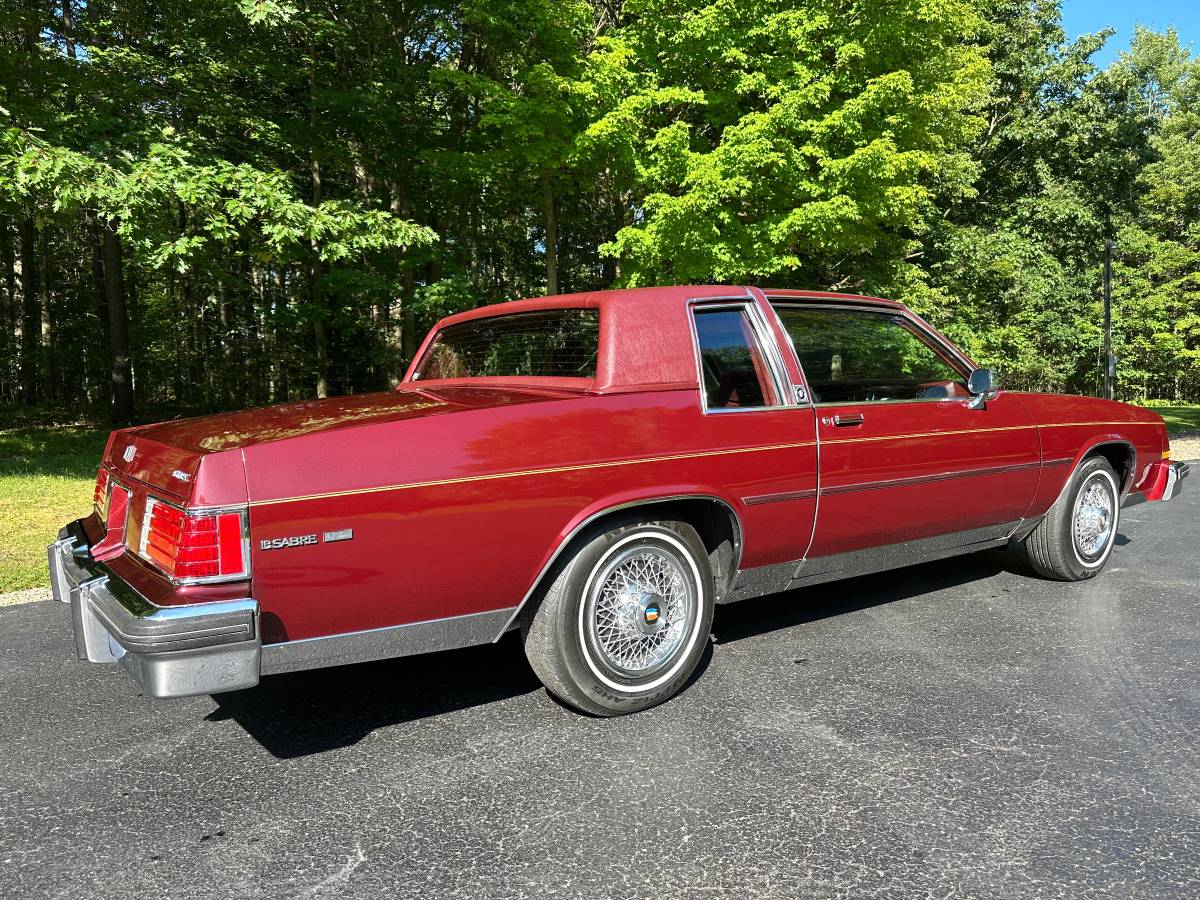 Buick-lesabre-limited-1981-custom-2