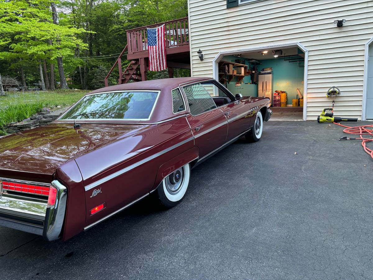 Buick-park-ave-ltd-1976-red-1