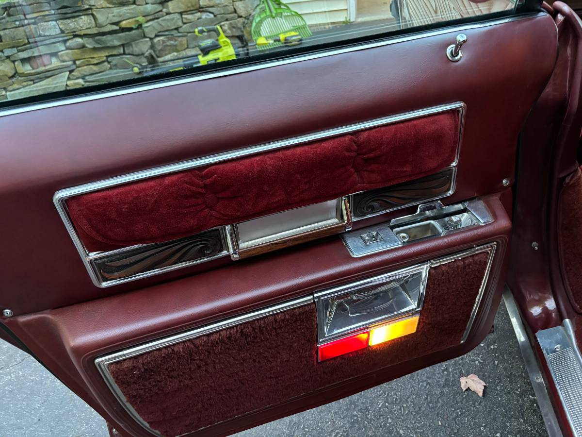 Buick-park-ave-ltd-1976-red-6