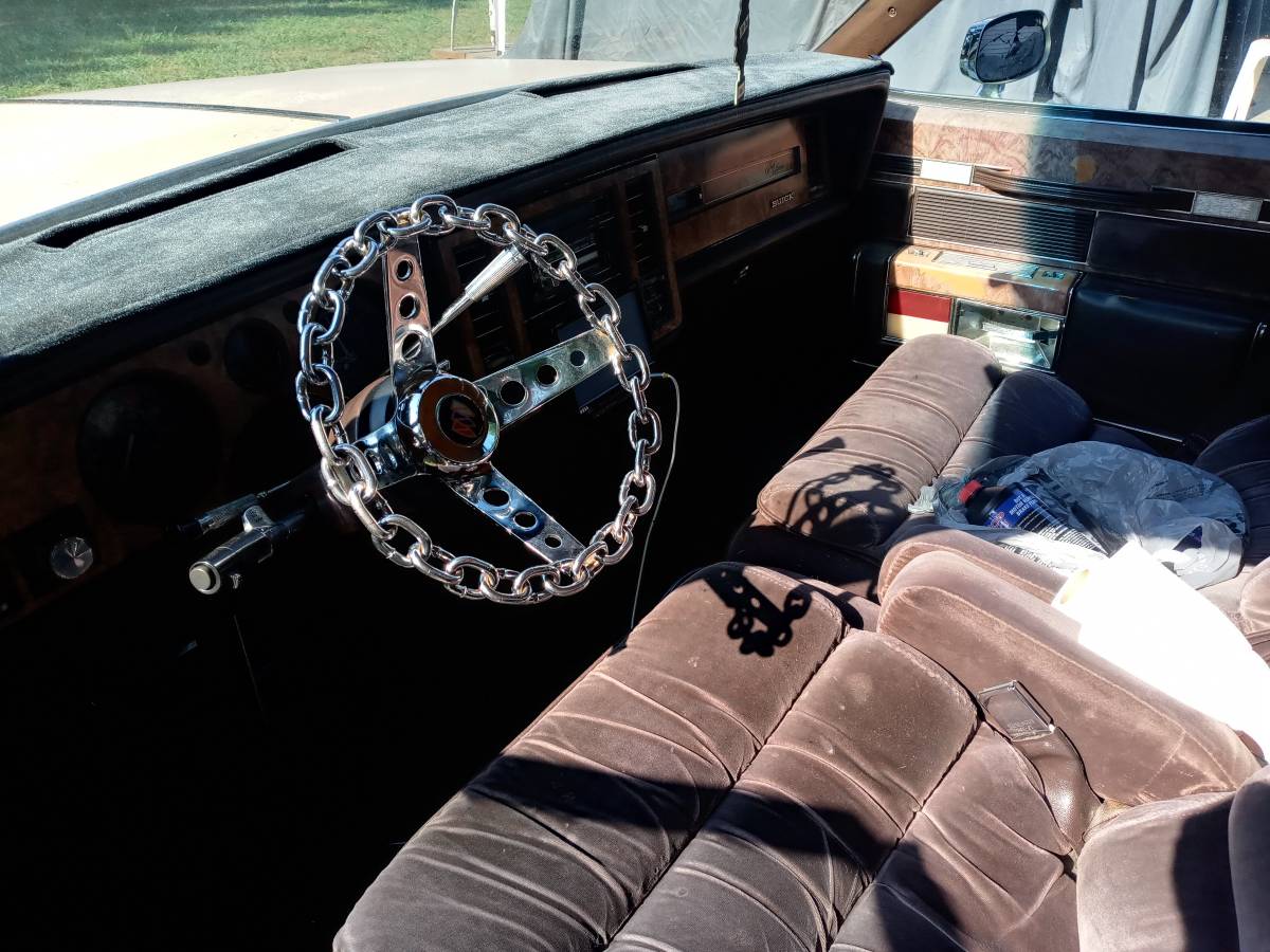 Buick-park-avenue-1983-4