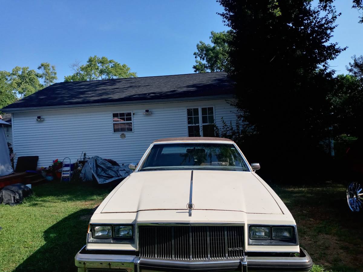 Buick-park-avenue-1983-6