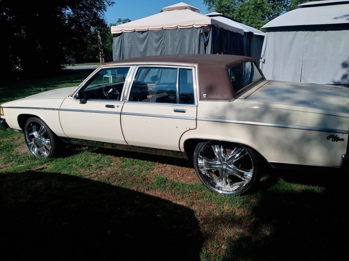 Buick-park-avenue-1983-7