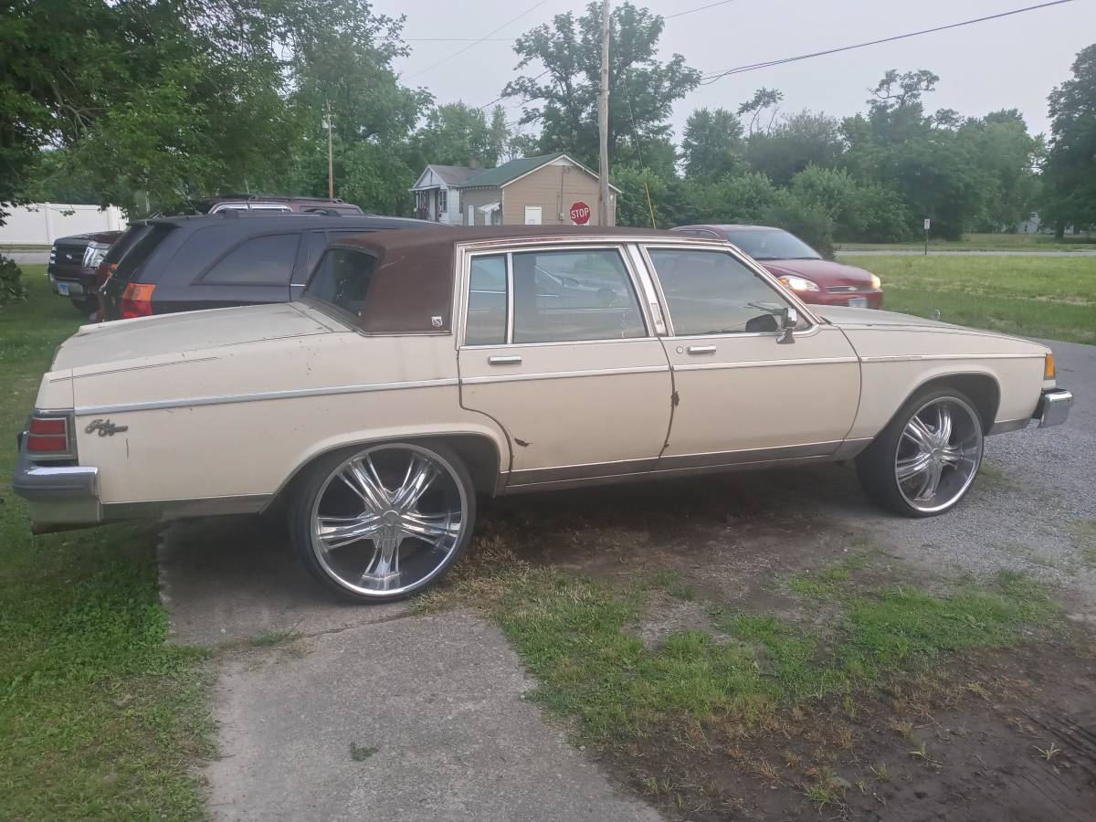Buick-park-avenue-1983-8