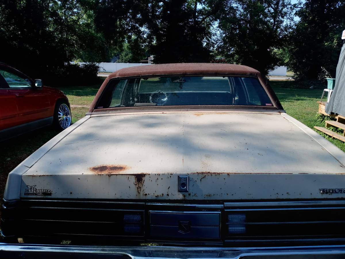 Buick-park-avenue-1983-9