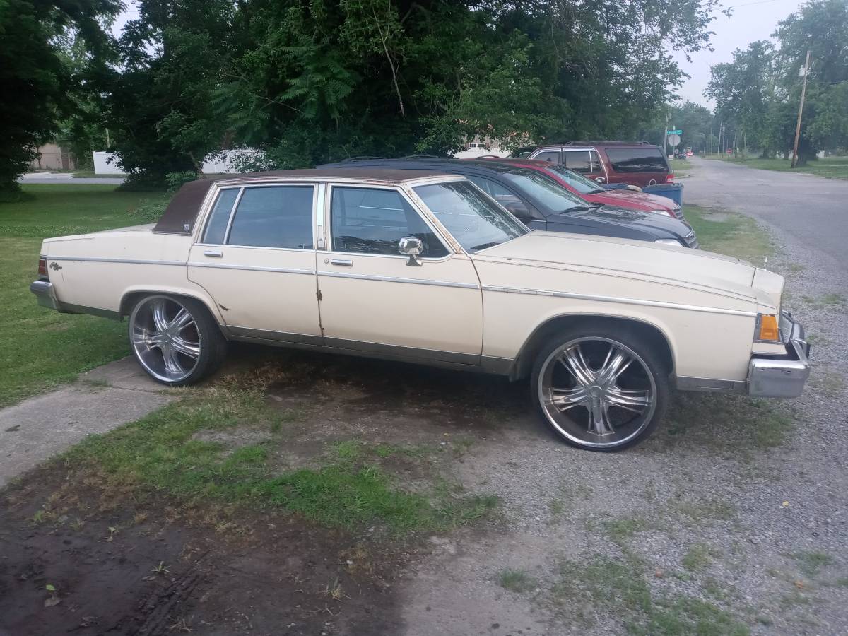 Buick-park-avenue-1983