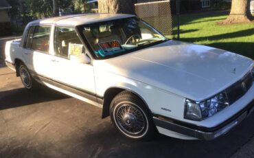 Buick-park-avenue-1986-white-1