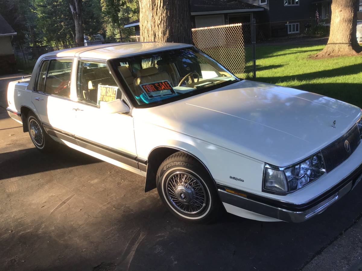 Buick-park-avenue-1986-white-1