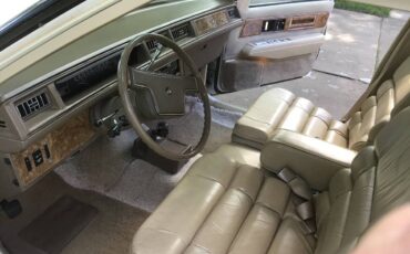 Buick-park-avenue-1986-white-2