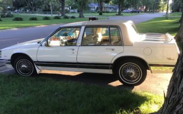 Buick-park-avenue-1986-white