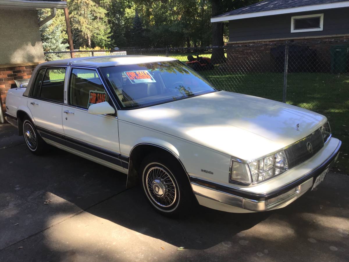 Buick-park-avenue-1986-white-5