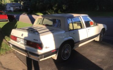 Buick-park-avenue-1986-white-6