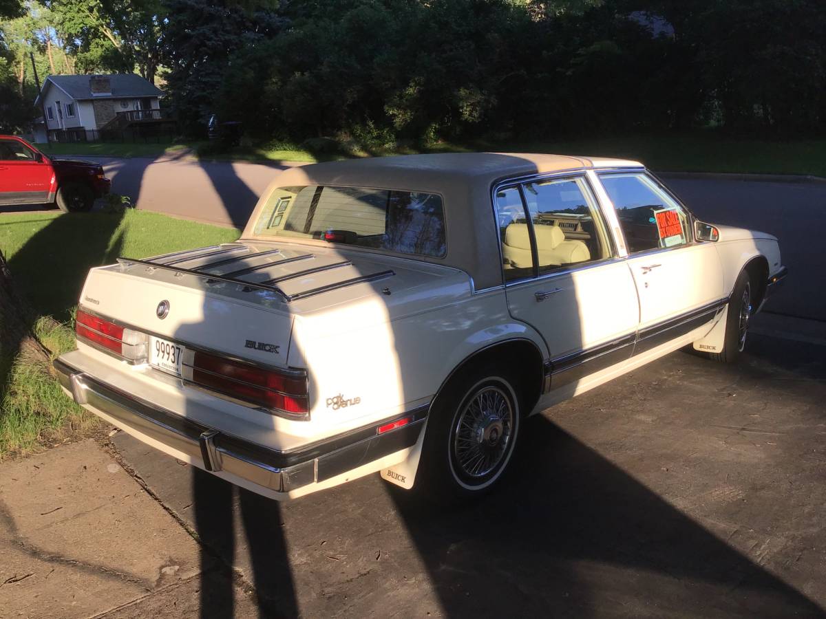 Buick-park-avenue-1986-white-6