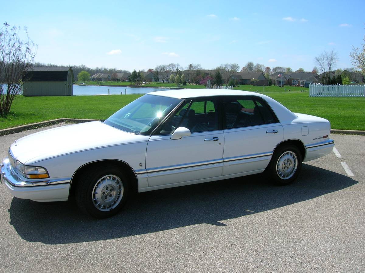 Buick-park-avenue-ultra-1993-white-1